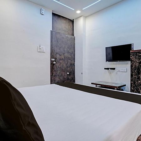Hotel O White Palace Hotel Rajkot Extérieur photo