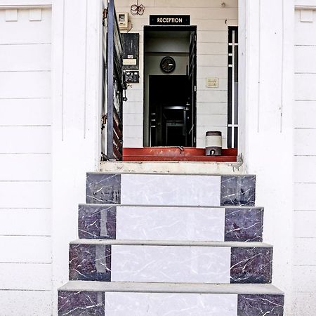 Hotel O White Palace Hotel Rajkot Extérieur photo