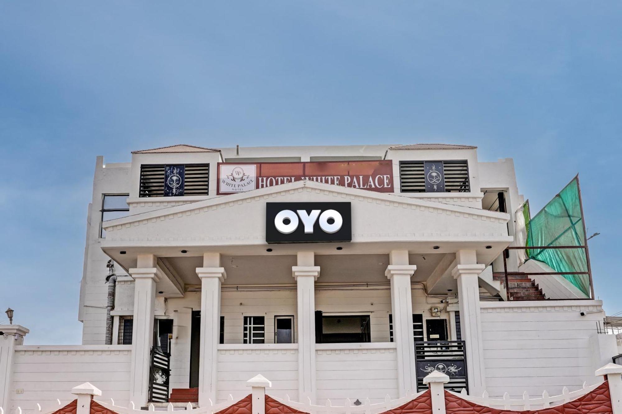 Hotel O White Palace Hotel Rajkot Extérieur photo