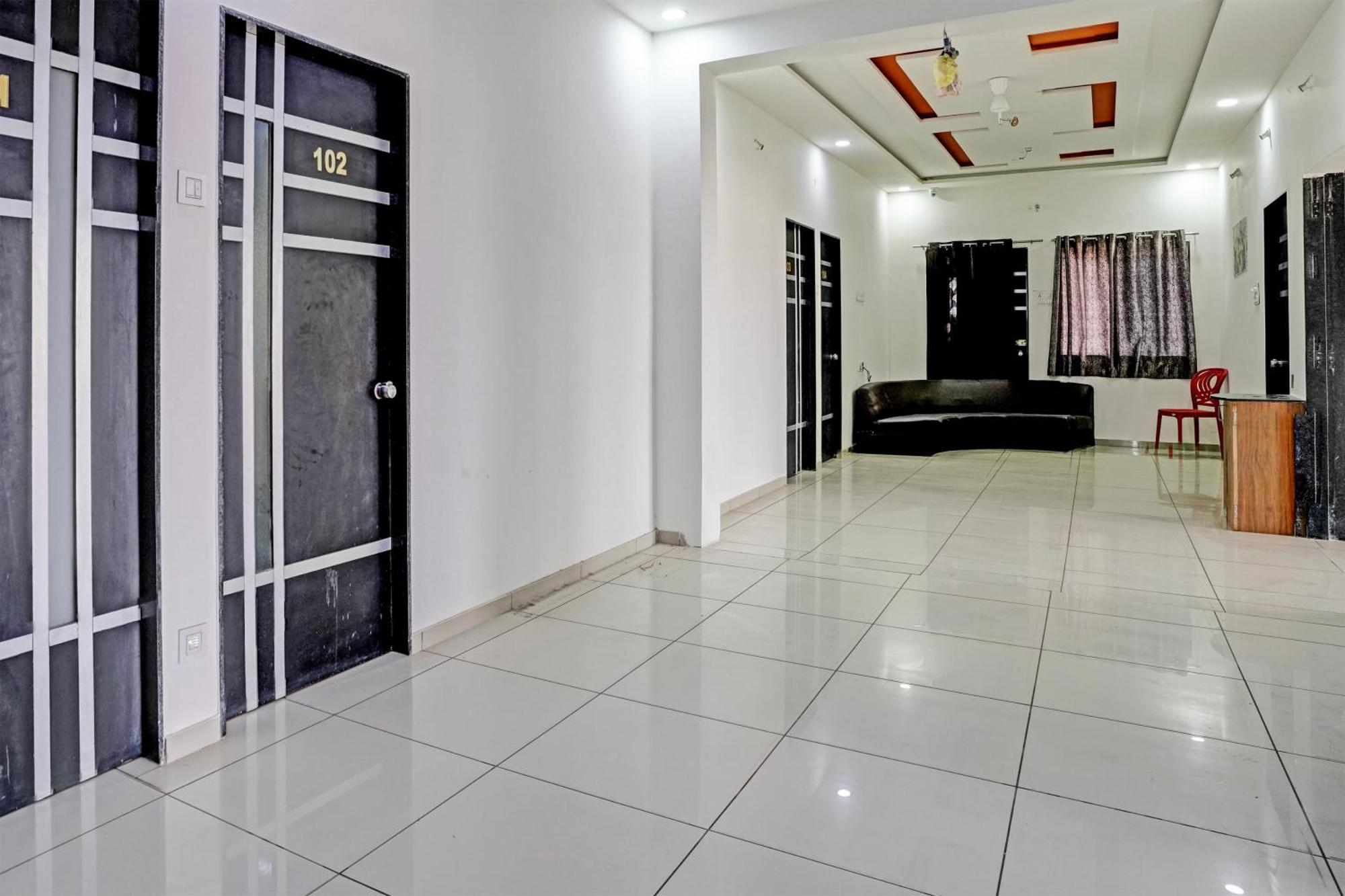 Hotel O White Palace Hotel Rajkot Extérieur photo